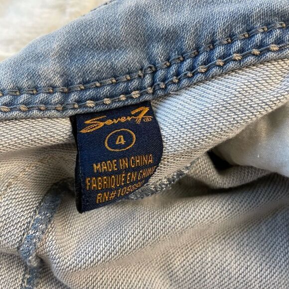 Seven7 High Rise Denim Stretch Light Wash Short - Women’s 4 - Picture 4 of 7